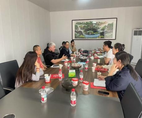 公司高层领导考察团赴易县对冰柿产业展开深入调研